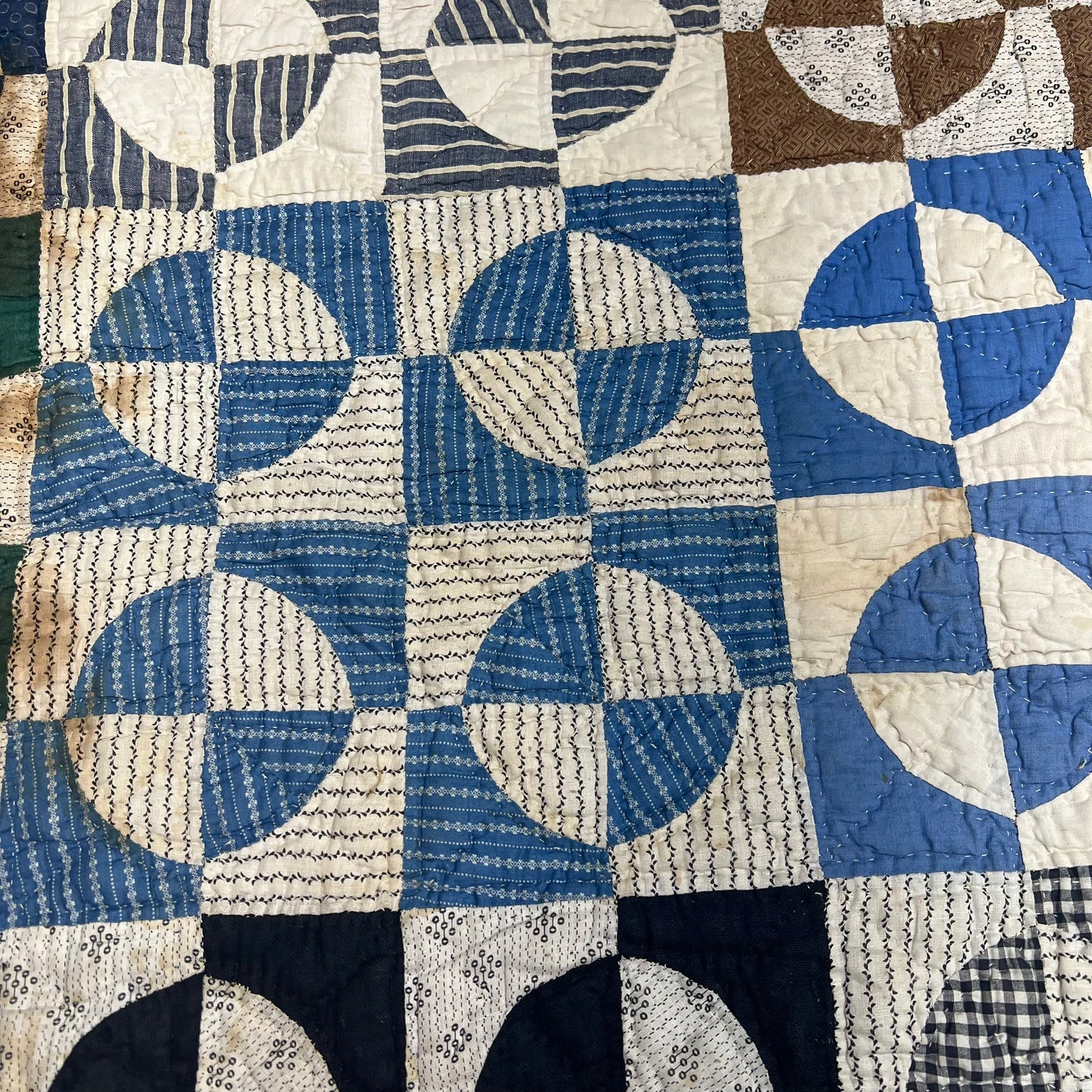 1910s-1930s Calico color block quilt (77”x64”)