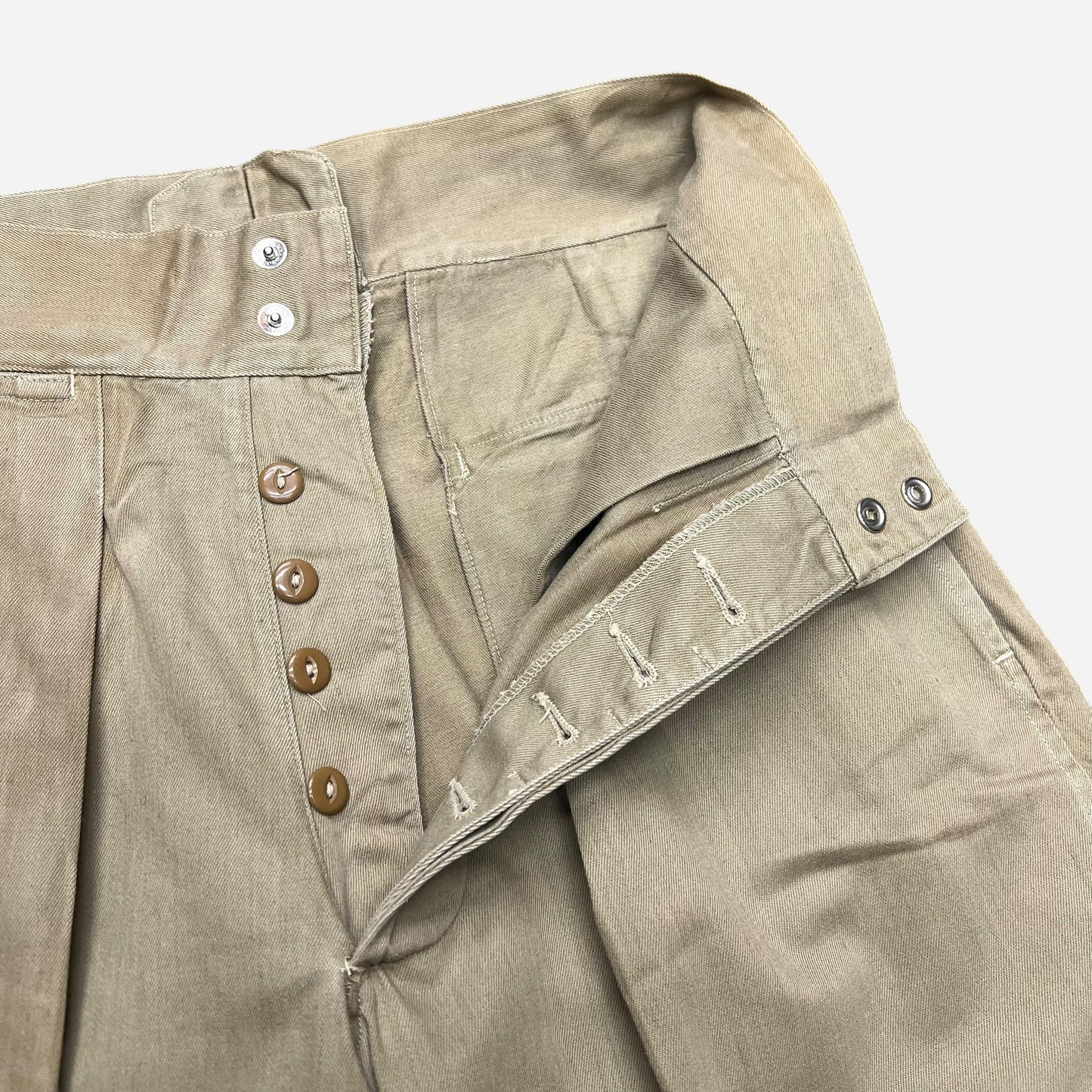1940s WWII USN side clasp pleated khaki chino shorts (27w)