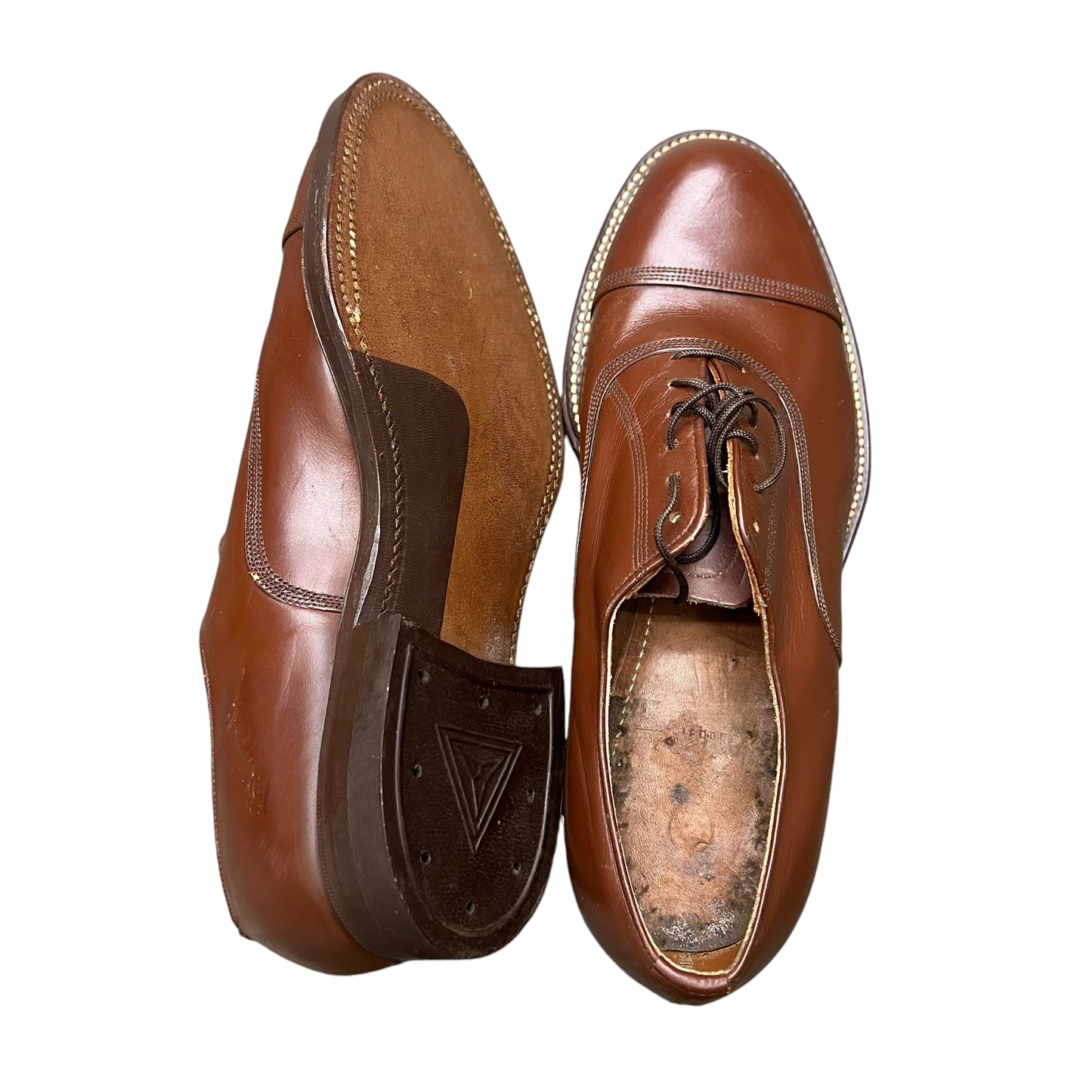 1940s NOS brown leather shoes (Men’s 6, Women’s 7.5)
