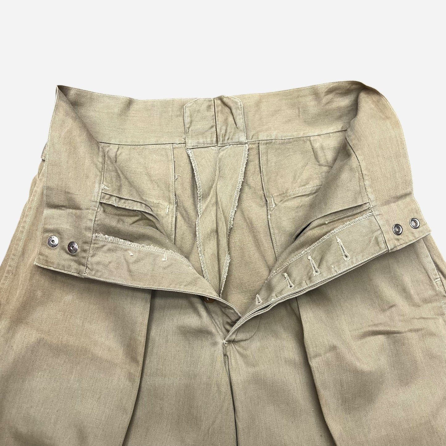 1940s WWII USN side clasp pleated khaki chino shorts (27w)