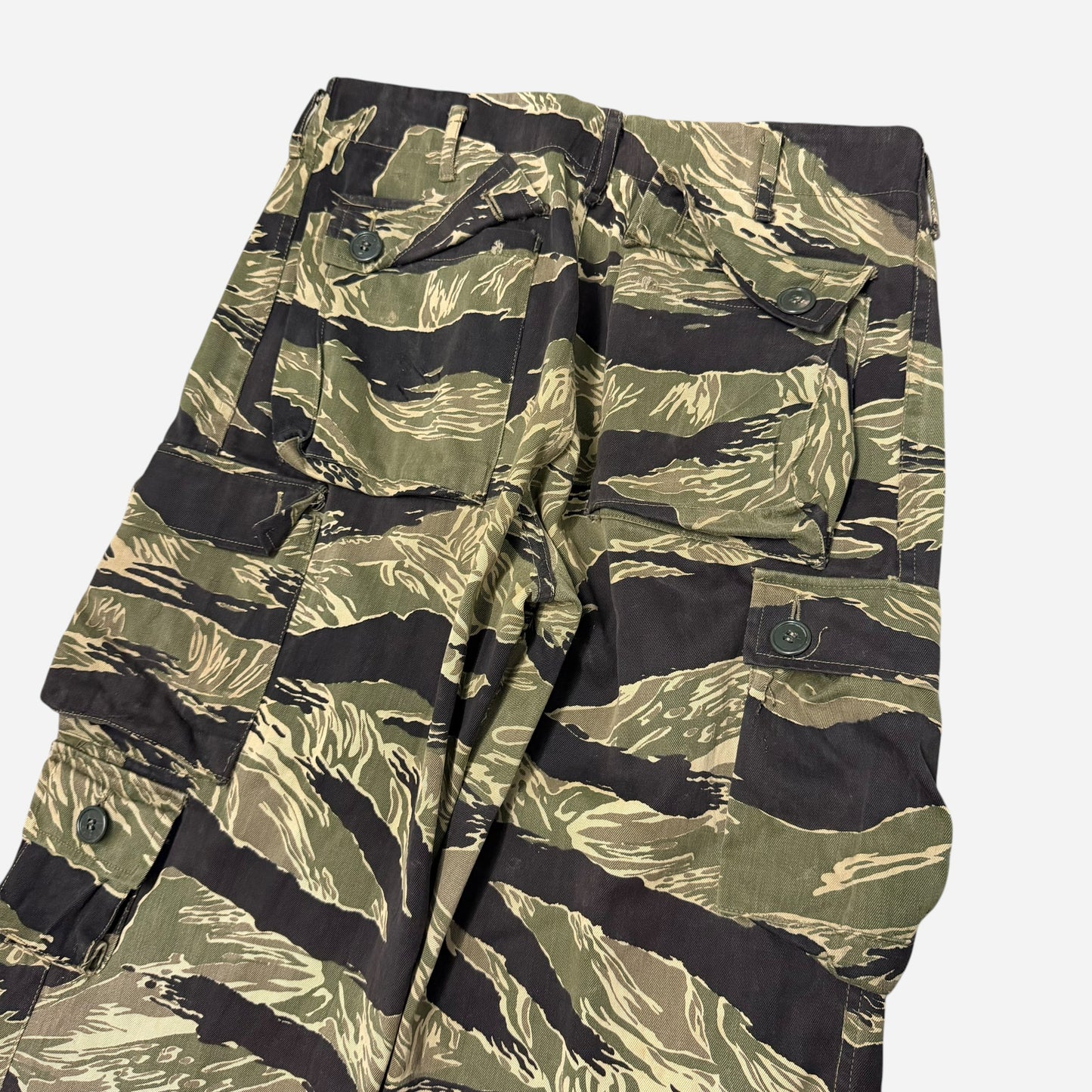 1960s Tiger stripe camouflage cargo pants (29w)