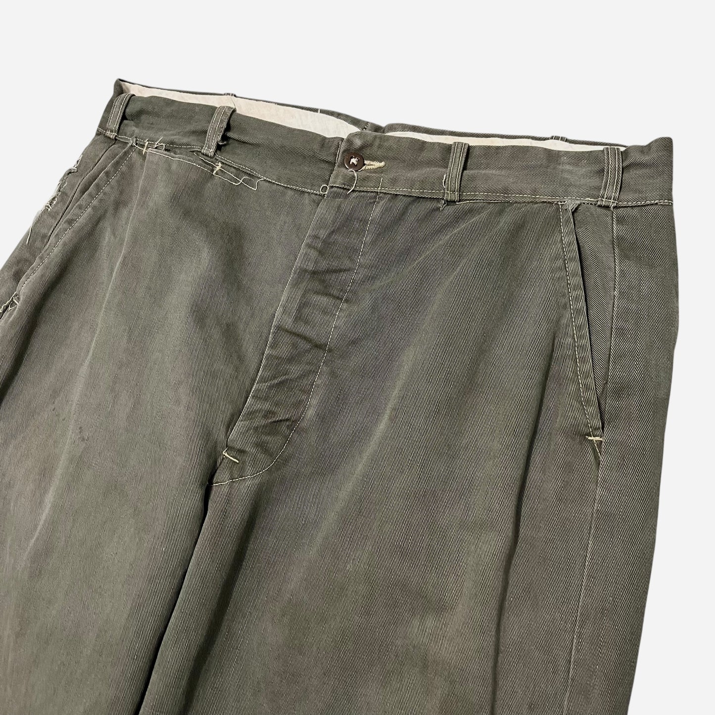1940s Sturdy cotton green button fly work pants (34w)