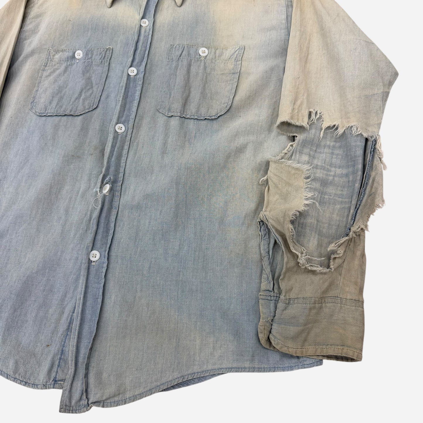 1960s Dee Cee sun faded farmer worn chambray work shirt (M)