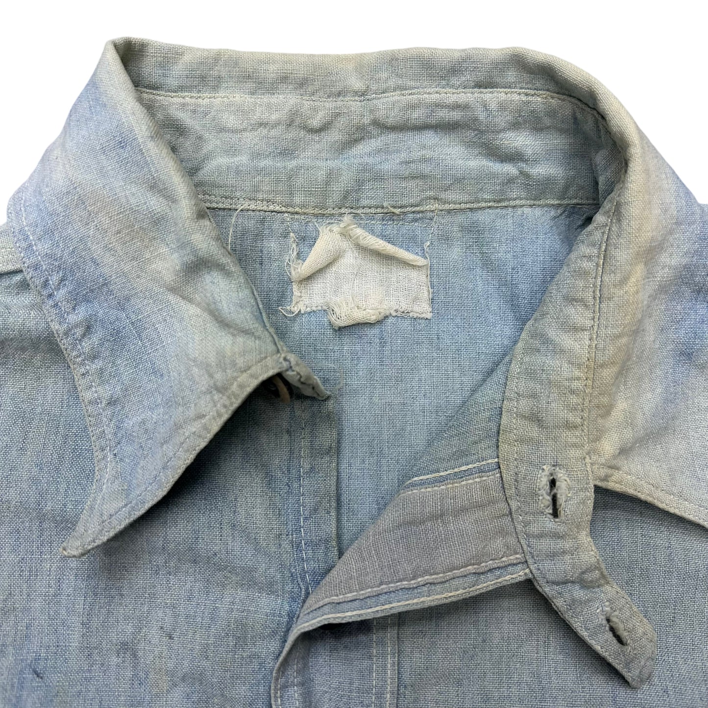 1920s Unknown brand sun faded chinstrap chambray work shirt (L)