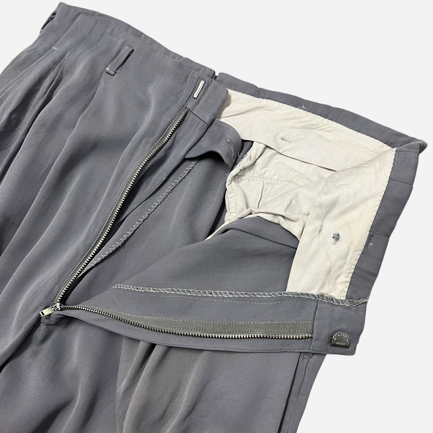 1950s Light purple rayon pleated drop loop pants (31w)