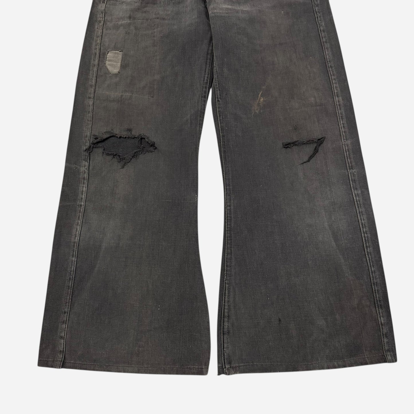 1940s Black denim fatigue pocket donut button fly jeans (28w)