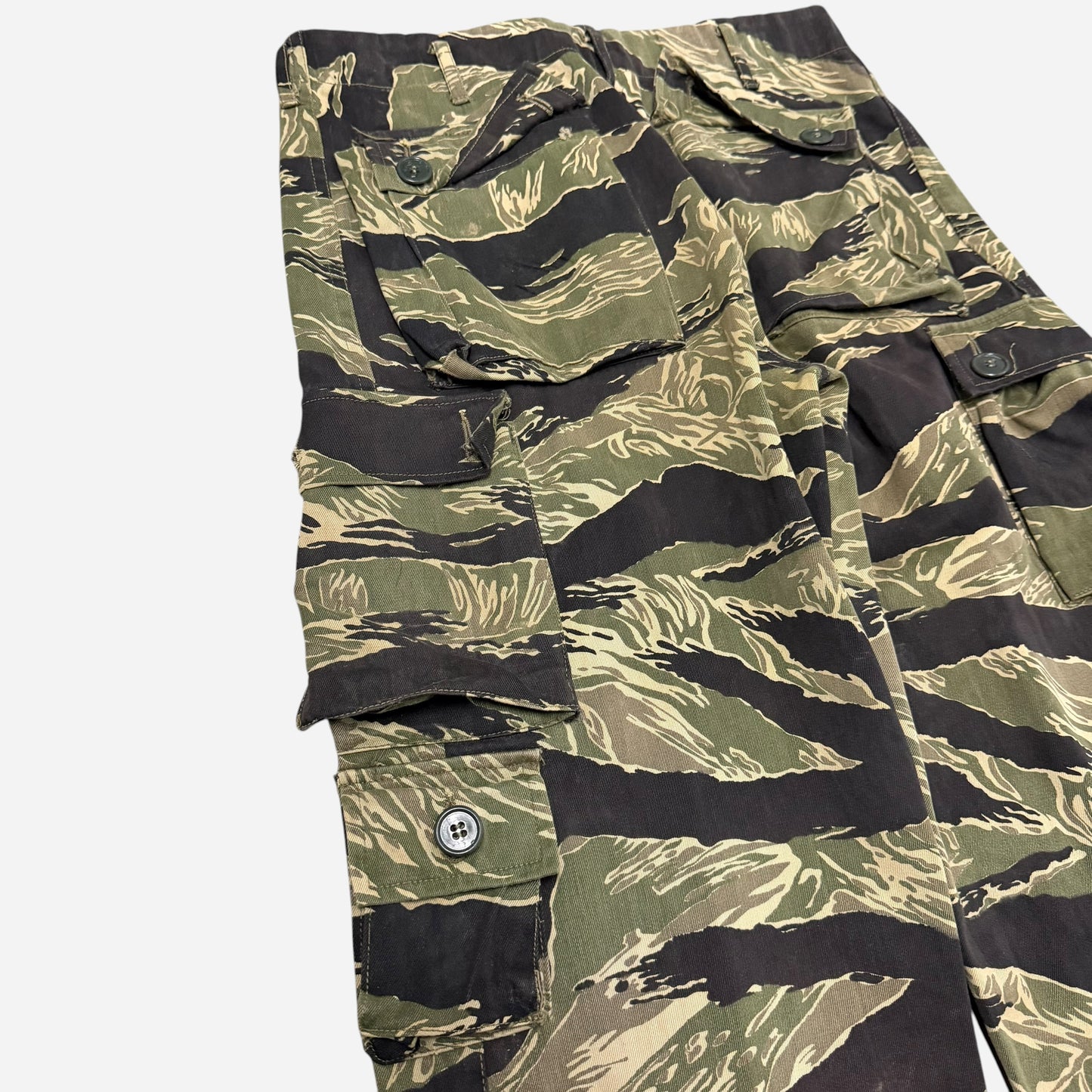 1960s Tiger stripe camouflage cargo pants (29w)