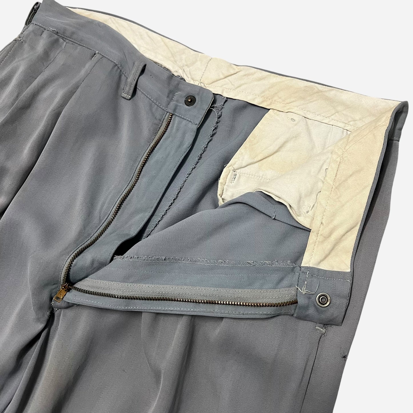 1950s Gray/light blue rayon pleated drop loop pants (32w)