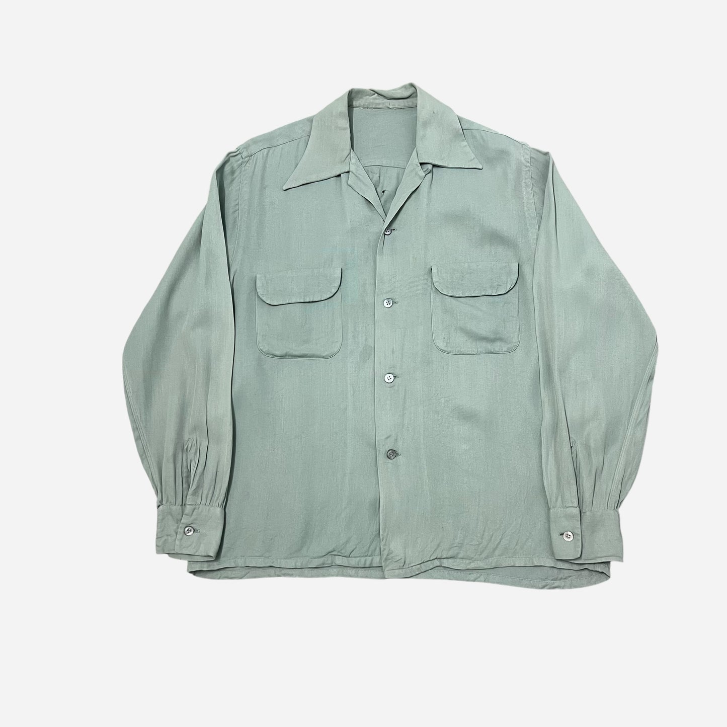 1950s Sea foam green rayon loop collar shirt (L)