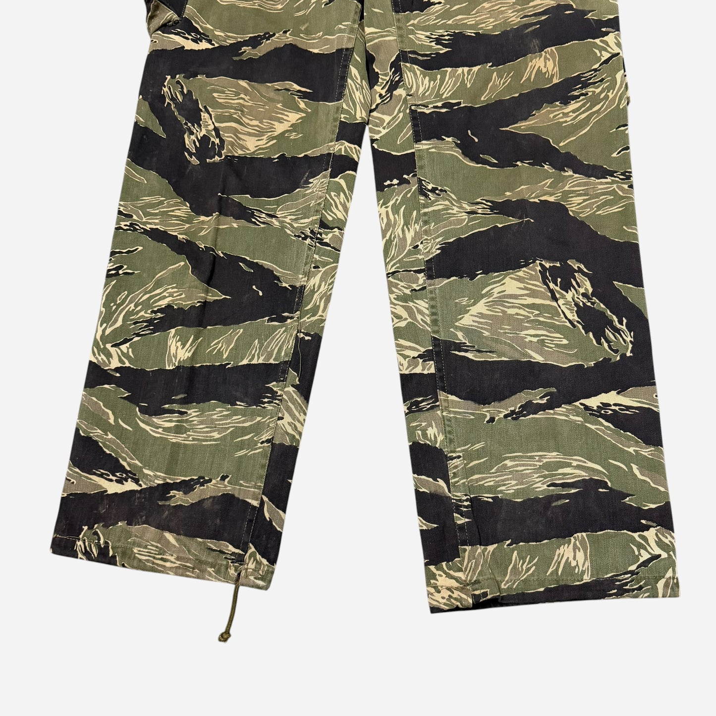 1960s Tiger stripe camouflage cargo pants (29w)