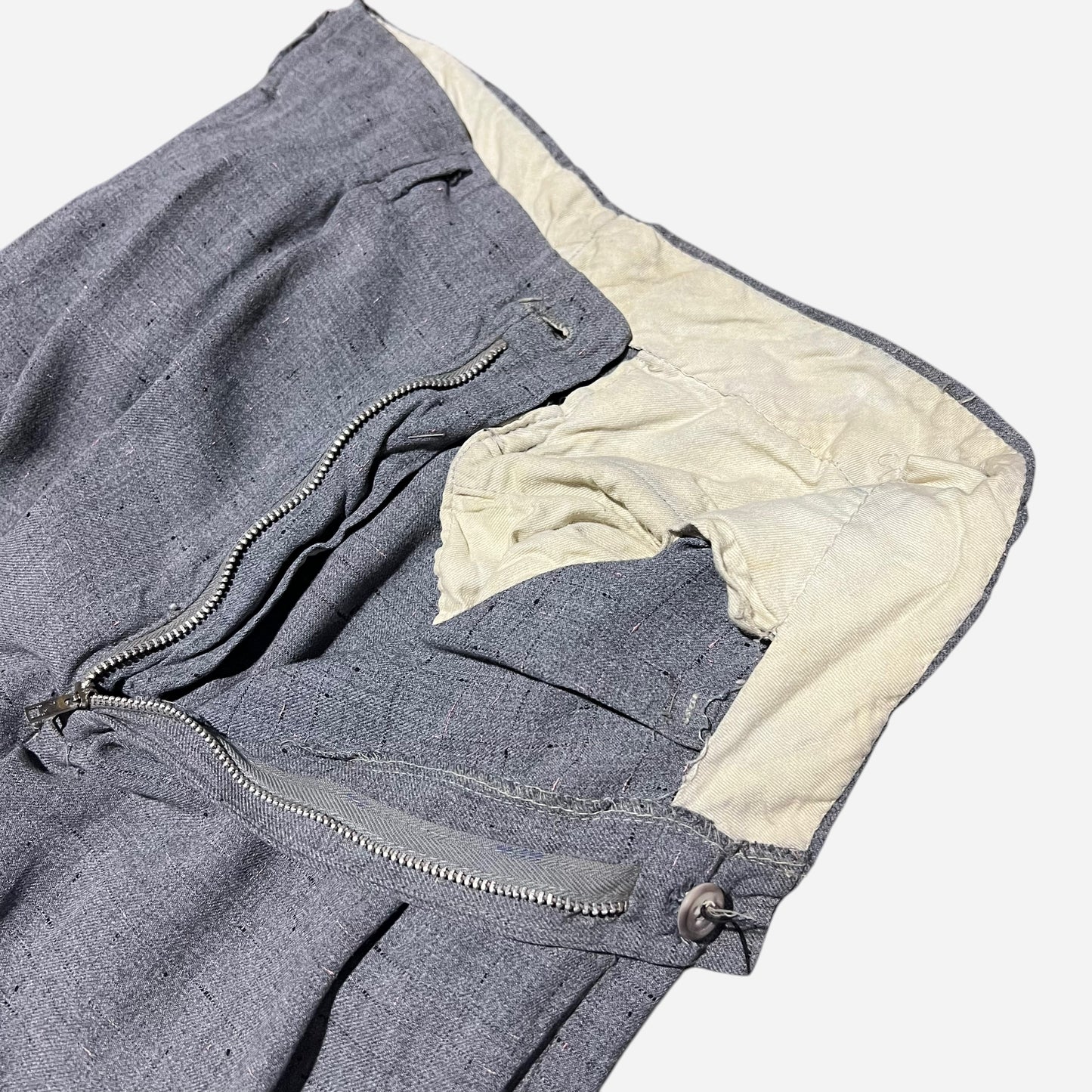 1950s Gray rayon pink/black fleck pleated pants (28w)