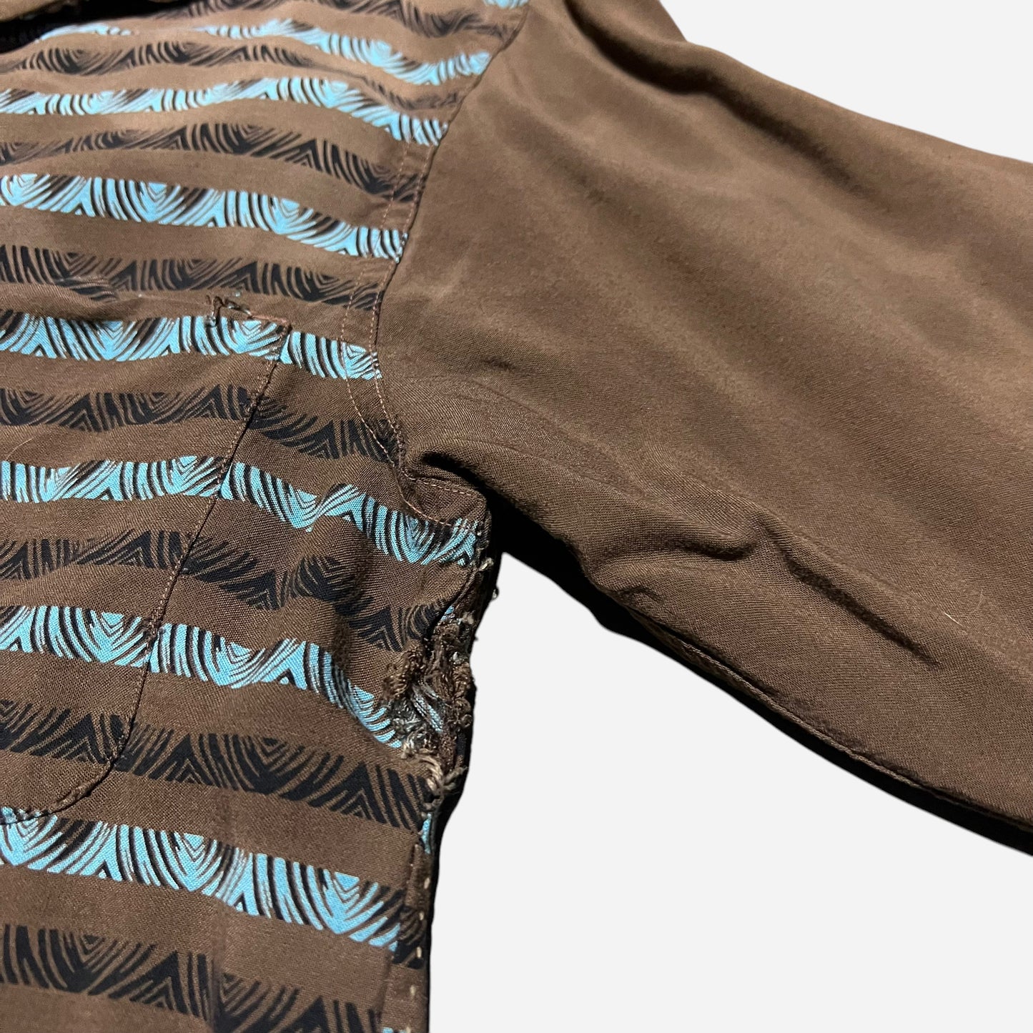 1950s Brown rayon novelty print continental loop collar shirt (M)
