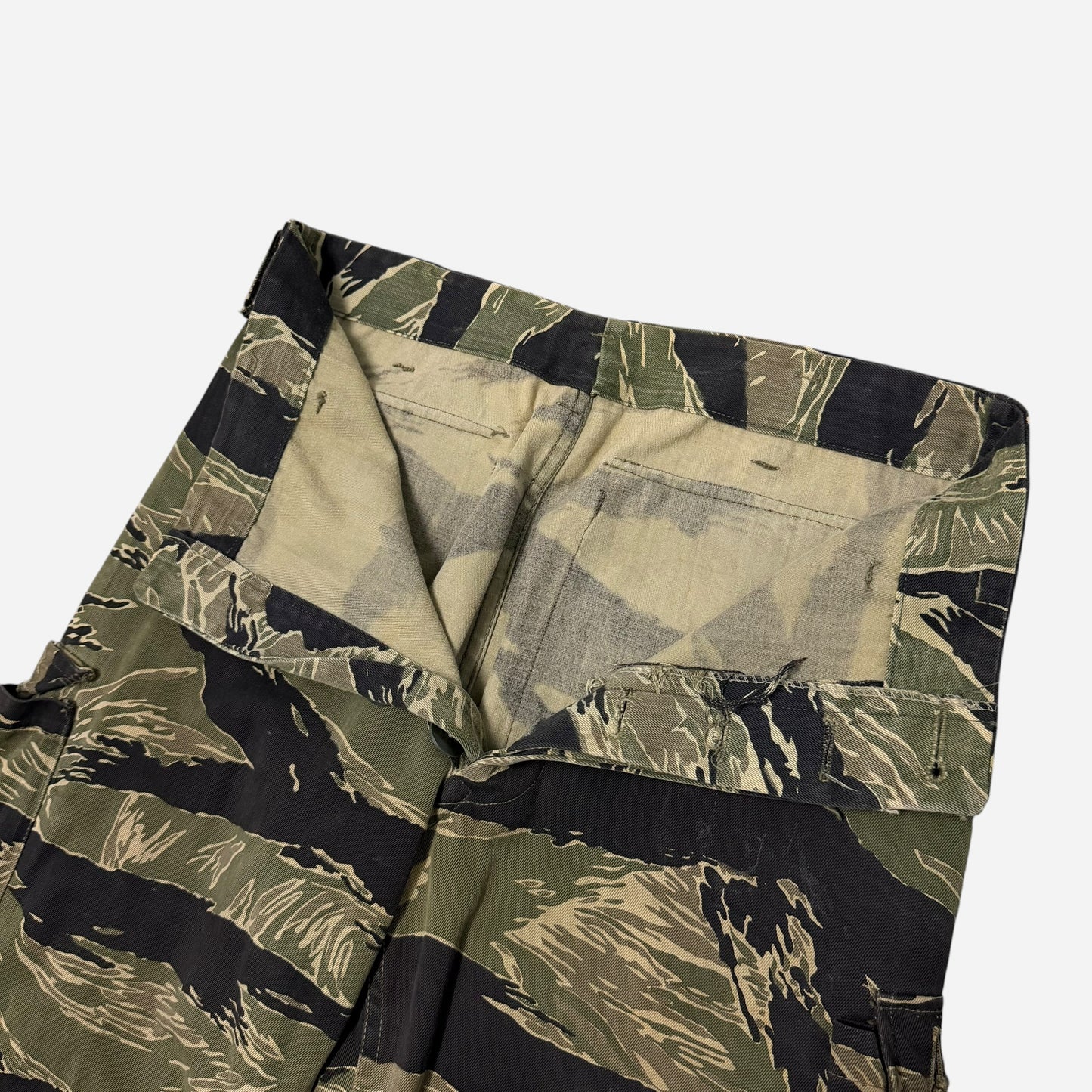 1960s Tiger stripe camouflage cargo pants (29w)
