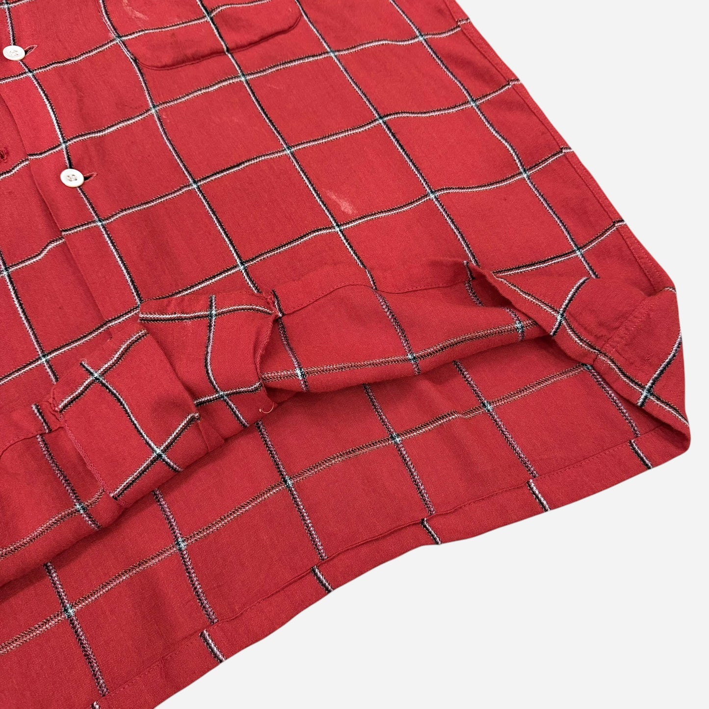 1950s Red rayon loop collar shirt (L)