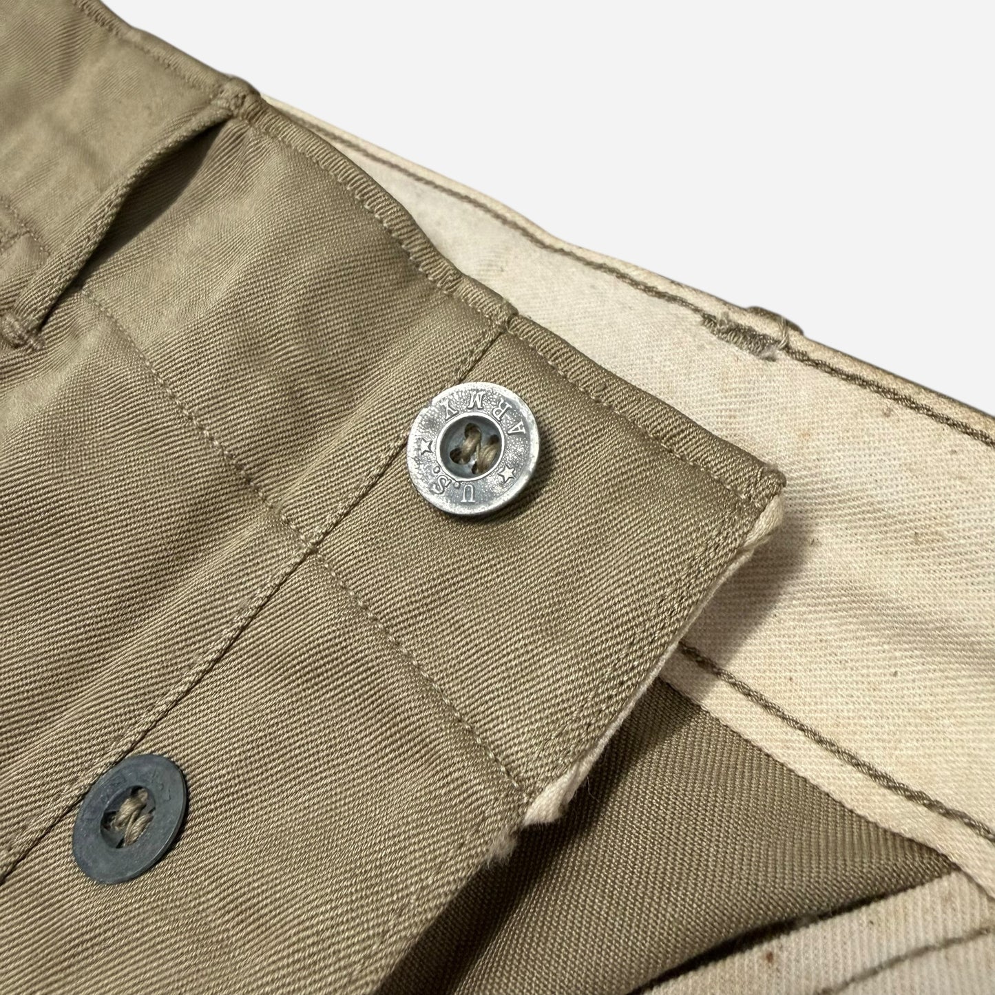 1940s WWII NOS US Army zinc button khaki chinos (34w)