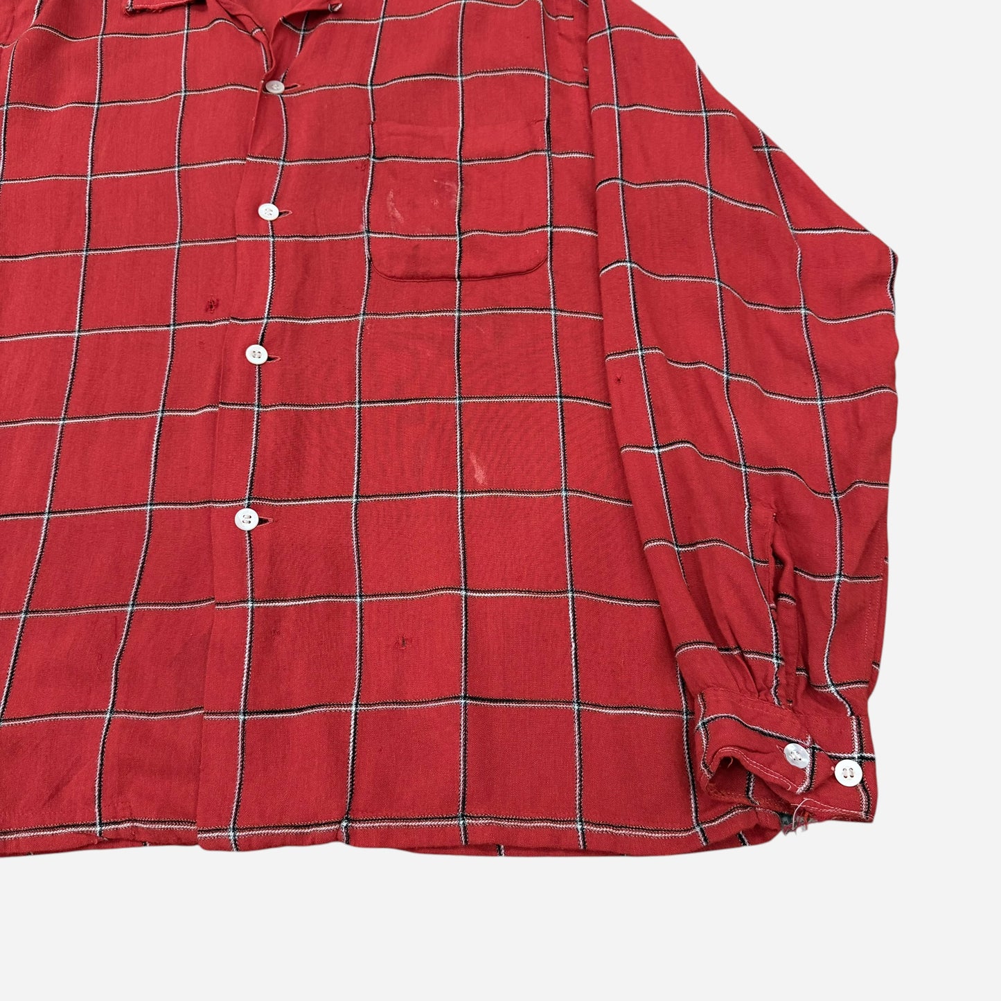 1950s Red rayon loop collar shirt (L)