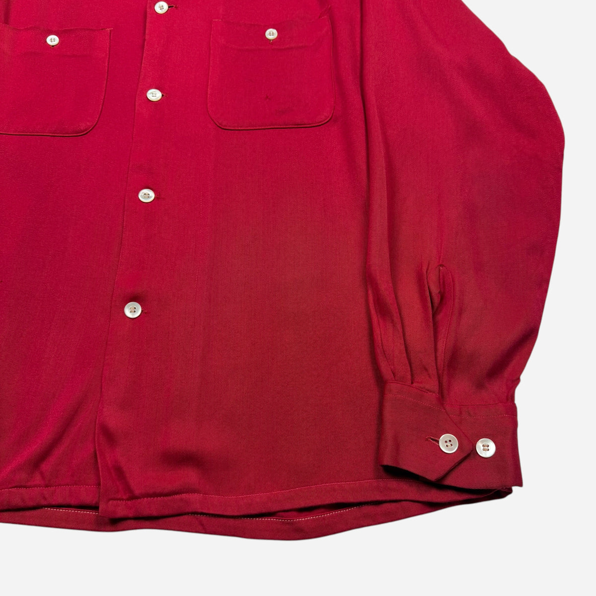 1950s Red rayon loop collar shirt (M)