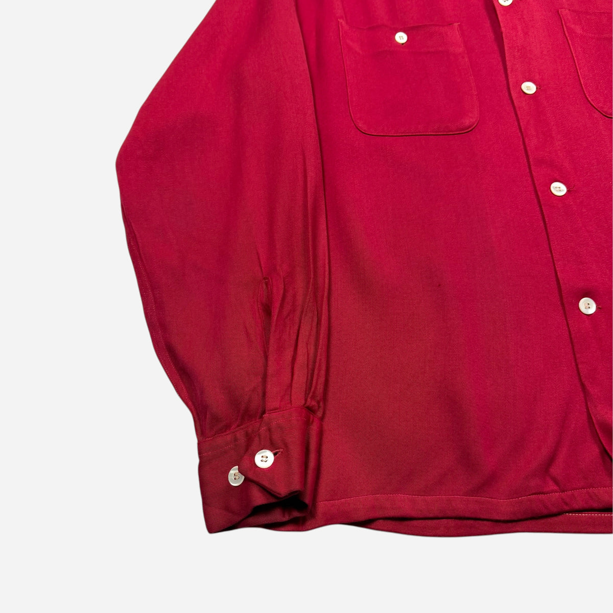 1950s Red rayon loop collar shirt (M)